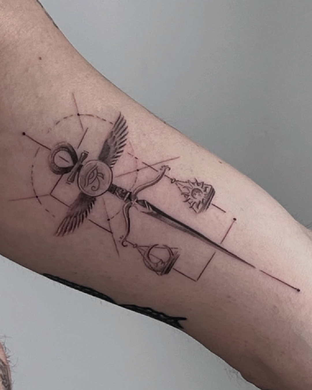Conceptual tattoo Madrid. estudio de tattoo madrid, estdio de tattoo cerca de mi, estudio de tattoo las rosas, dolores tattoo Madrid
