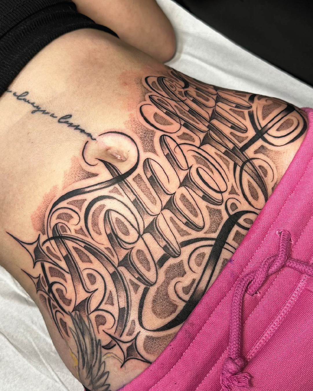 Lettering tattoo Madrid. estudio de tattoo madrid, estdio de tattoo cerca de mi, estudio de tattoo las rosas, dolores tattoo