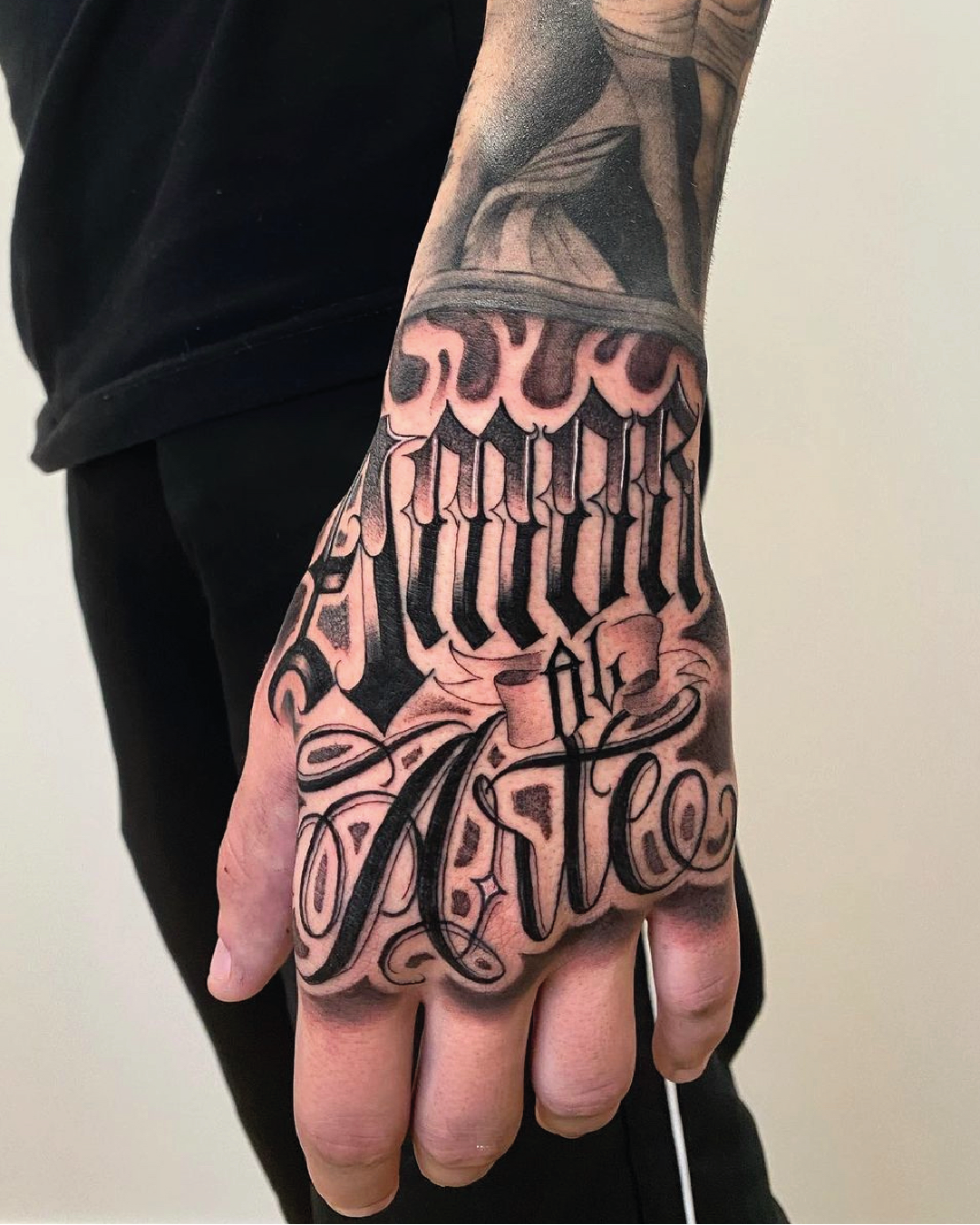 Lettering tattoo Madrid. estudio de tattoo madrid, estdio de tattoo cerca de mi, estudio de tattoo las rosas, dolores tattoo