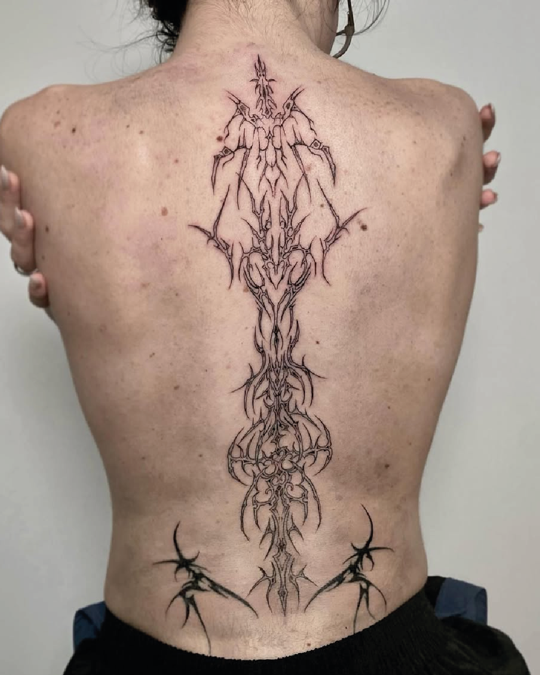 Neotribal tattoo Madrid. estudio de tattoo madrid, estdio de tattoo cerca de mi, estudio de tattoo las rosas, dolores tattoo