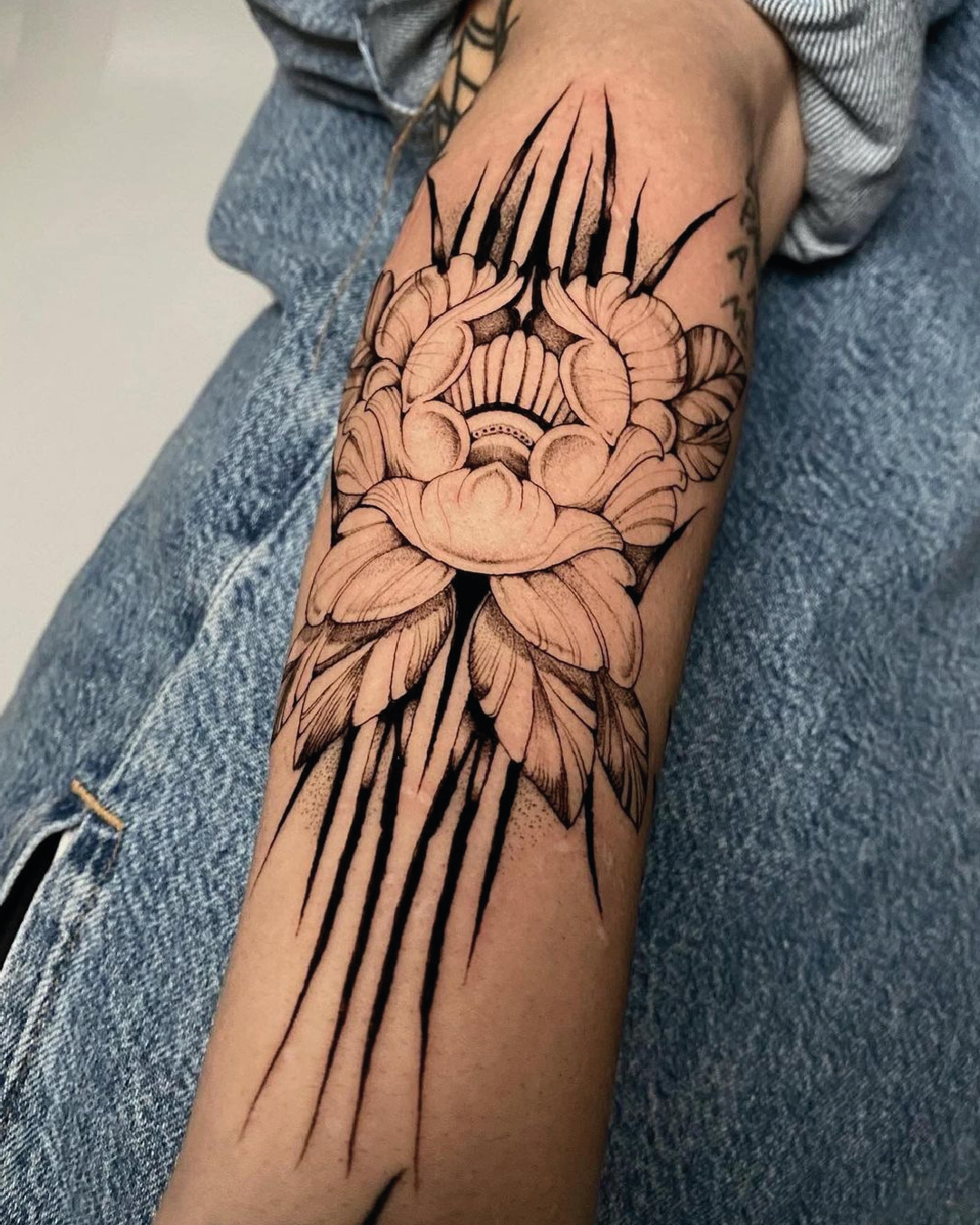 Ornamental tattoo Madrid. estudio de tattoo madrid, estdio de tattoo cerca de mi, estudio de tattoo las rosas, dolores tattoo